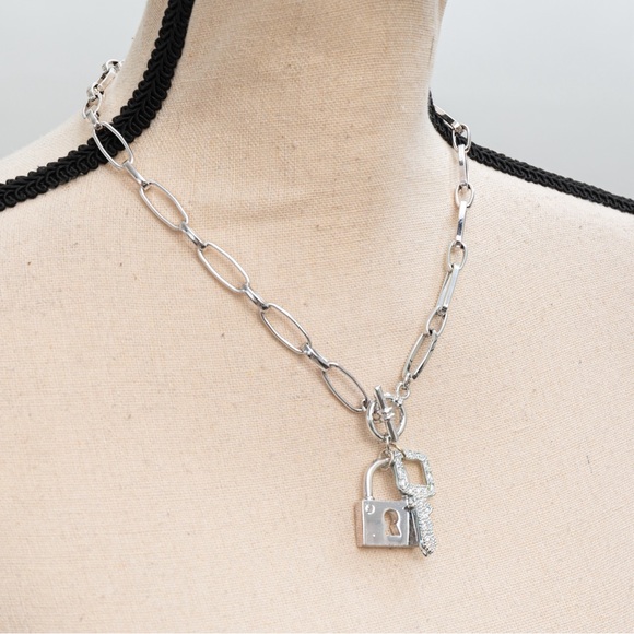 Silver tone link necklace toggle front closure & lock & key with clear stones - Picture 5 of 12